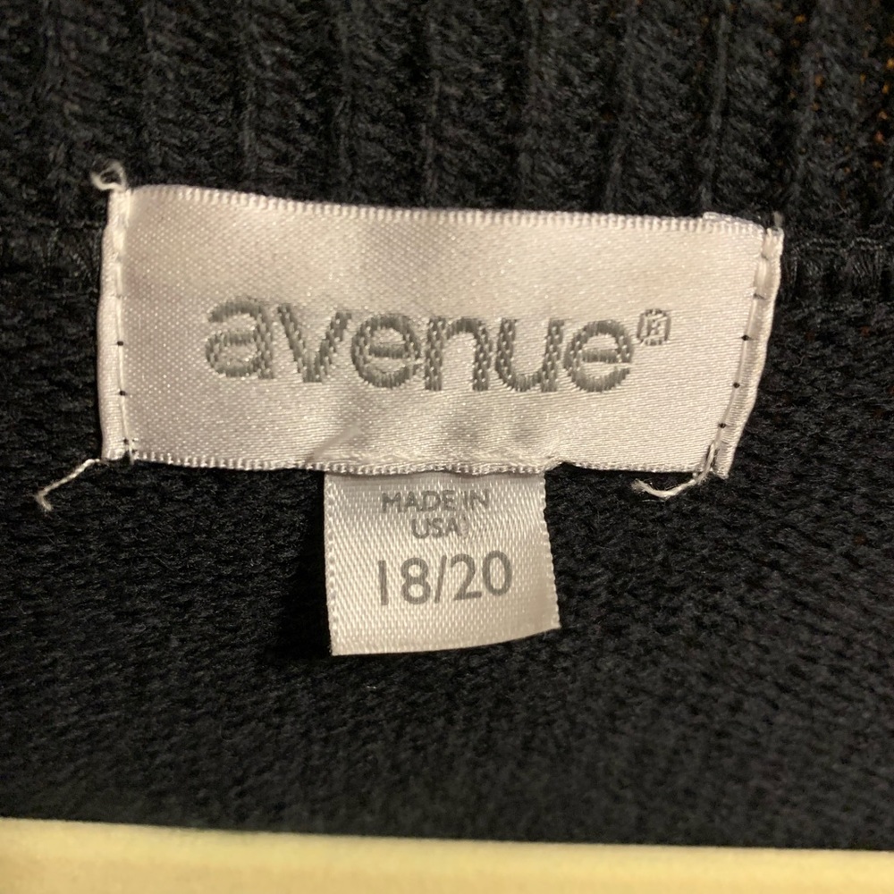 Black open front sweater by Avenue. Size 18 / 20. - Picture 2 of 2